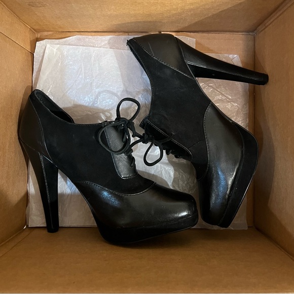Colin Stuart Black Leather And Suede High Heel Lace-Up Booties - Picture 10 of 10